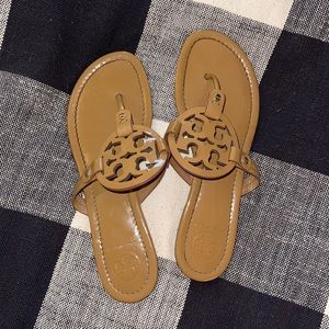 EUC sz9 TORY BURCH PATENT MILLERS